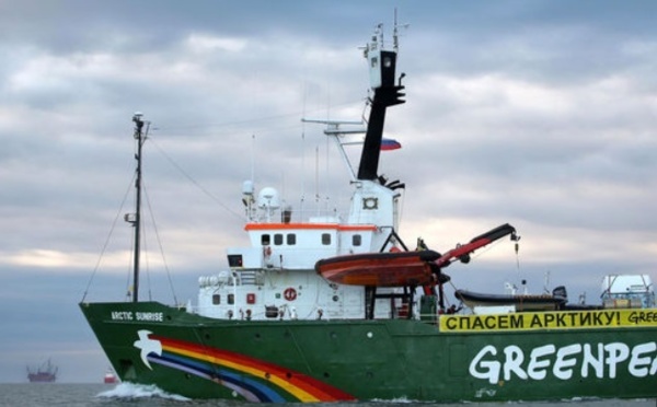 Greenpeace accusé de piraterie par la Russie