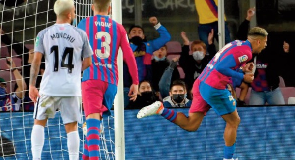 Liga: Le Barça évite le pire grâce à Araujo