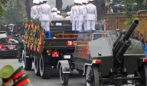 Le Vietnam  fait ses adieux  au général Giap
