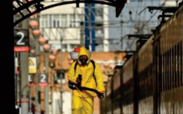 Moscou ferme ses services non essentiels en pleine flambée de Covid