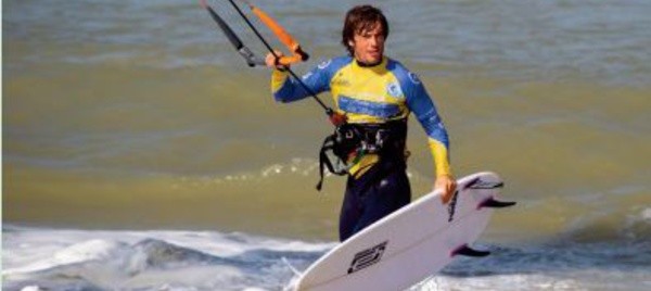 Abderrahim Moutaouakil: Un kitesurfeur bercé par les vagues et le vent de Dakhla