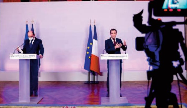 Face à la flambée des cas Covid, le gouvernement français ajuste sa riposte avant les fêtes