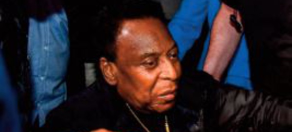 Pelé de retour à l'hôpital pour traiter une tumeur