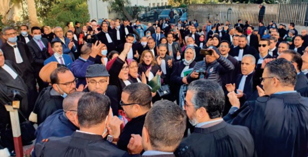 Grande agitation devant les tribunaux: Le pass vaccinal passe mal auprès des avocats