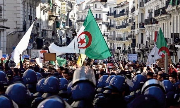 Le pouvoir algérien brûle par ses feux politiques et sociaux