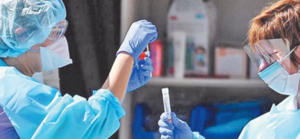 Omicron prend le pas sur son rival Delta