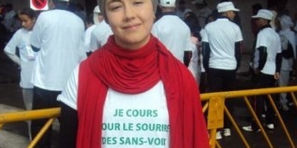 Kenza Isnasni porte le flambeau de la paix et de la tolérance