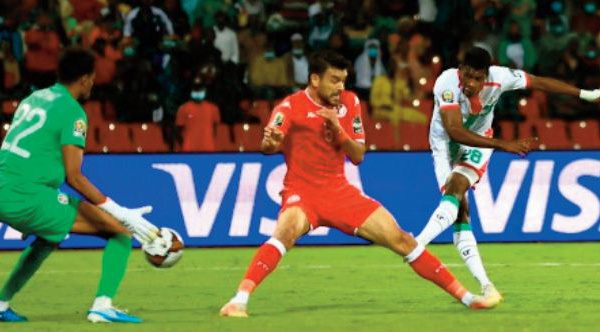 Héros malheureux, Dango Ouattara envoie le Burkina au dernier carré