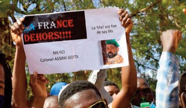 La crise des relations franco-maliennes, aigue et exaspérée plonge la région du Sahel dans le cahot…