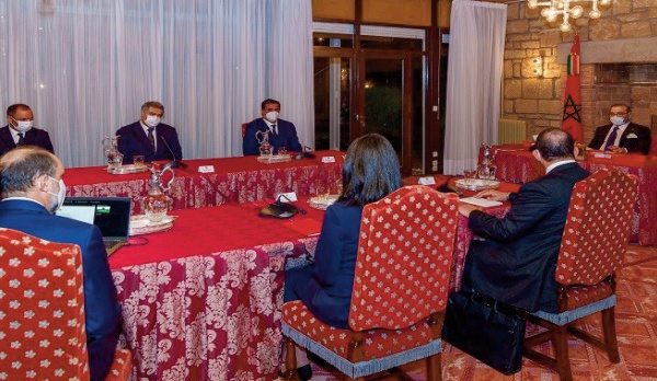 Sa Majesté le Roi préside une séance de travail consacrée à la nouvelle charte de l’investissement