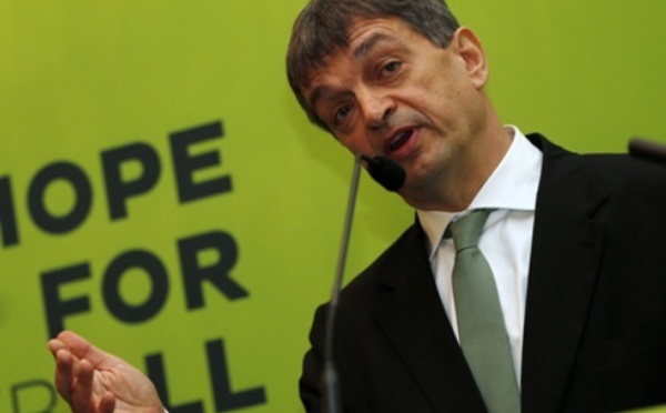 Jérôme Champagne en trouble-fête lance la campagne pour la présidence de la FIFA