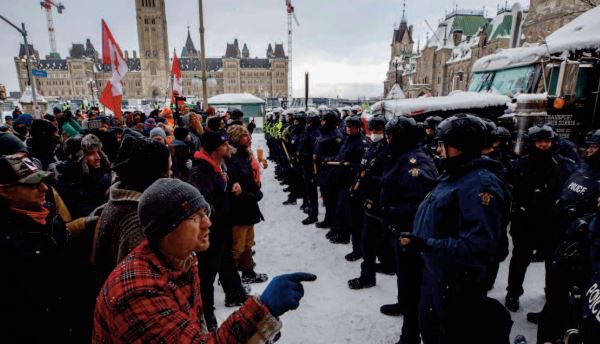 La tension monte à Ottawa entre la police et les derniers manifestants
