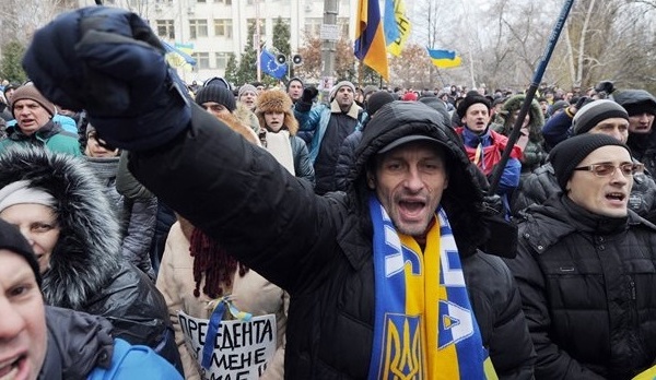 L’Ukraine sombre  dans la crise