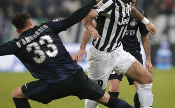 La Juventus, grâce  à la foudre... et la pluie, met la pression sur l’AS Rome