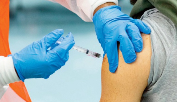 Tayeb Hamdi : La vaccination complète, le moyen de protection le plus simple pour un retour serein à la vie normale