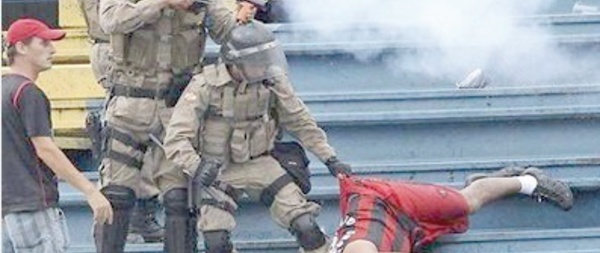 Quand la violence aveugle la passion du “futebol”