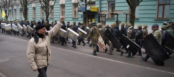 L'opposition évacue  la mairie de Kiev