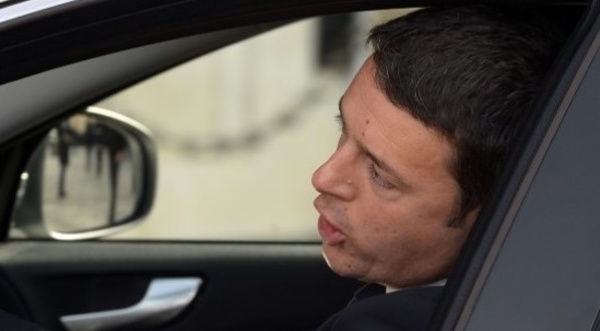 Matteo Renzi chargé de former le nouveau gouvernement italien