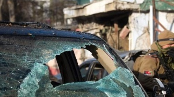 Rassemblement à Kaboul pour dénoncer la mort de 21 soldats dans une attaque