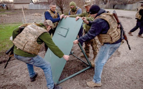 L'Ukraine prête pour la “ grande bataille ” dans l'est