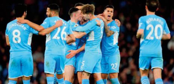 City repasse en tête Chelsea craque encore