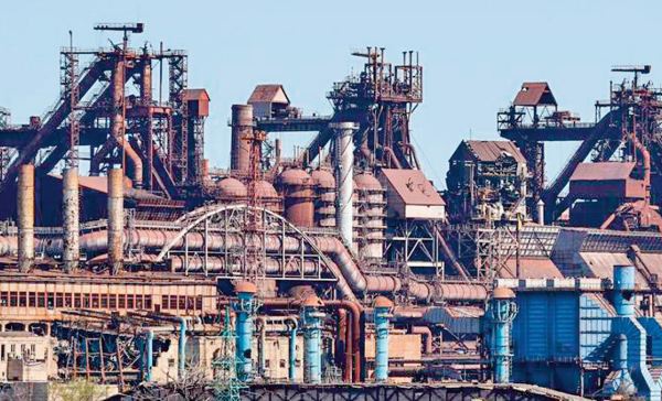 Première évacuation de civils de l'usine Azovstal à Marioupol