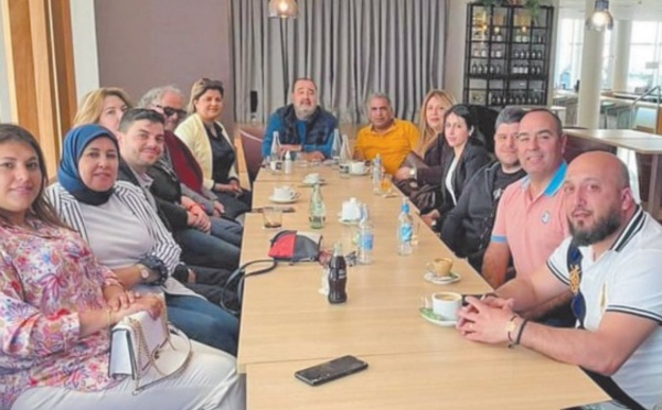 Servir au mieux la Patrie et le Parti: Une dynamique organisationnelle inédite aux niveaux national et international sur les rails