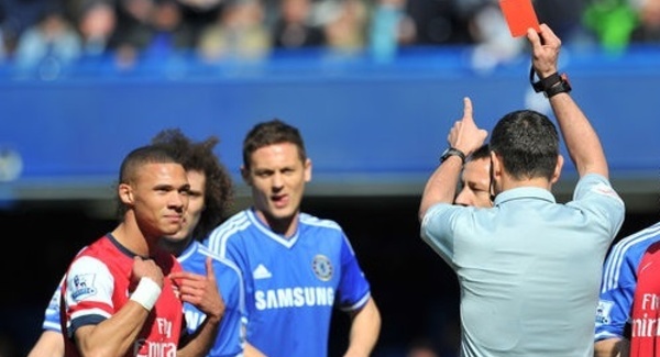 Un joueur exclu à la place d’un autre pendant Chelsea-Arsenal