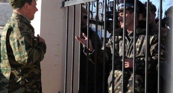 Kiev décide de transférer ses troupes de Crimée  vers l'Ukraine continentale