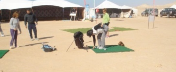 Un terrain de golf en plein désert