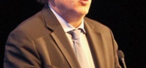 Platini: “Une seule personne peut battre Blatter”