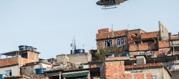 Fief du narcotrafic, la police de Rio s’empare des favelas de Maré
