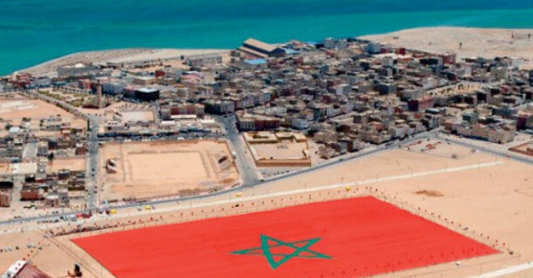 Le Royaume garantit à tous les Sahraouis à l'extérieur comme à l'intérieur,toute leur place et tout leur rôle,sans discrimination, ni exclusive, dans les instances et institutions de la région