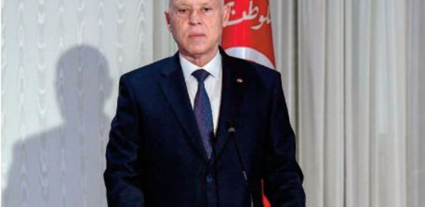 Le président tunisien révoque près de 60 juges, renforce encore ses pouvoirs