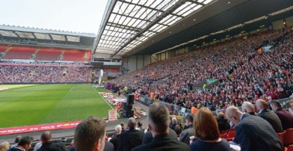 Liverpool à l’arrêt et 96 coups de cloche