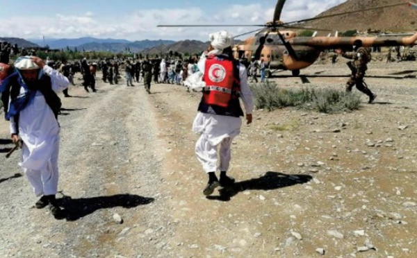 Au moins 920 morts dans un puissant séisme en Afghanistan