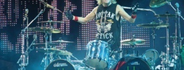 Le batteur de Scorpions emprisonné à Dubaï pour “insulte à l’islam”