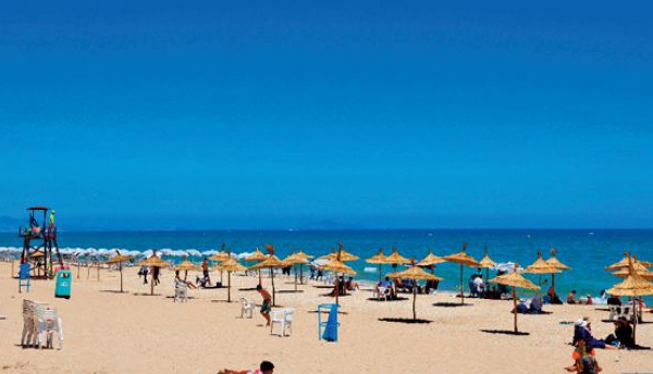 Plages de M'diq-Fnideq: Une destination prisée des touristes et estivants