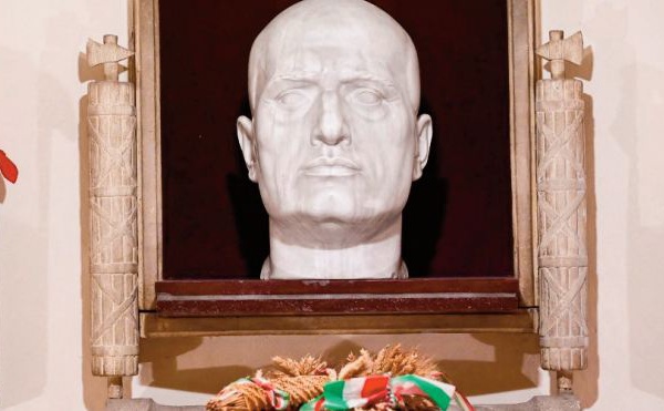 Cent ans après, le culte de Mussolini se perpétue en Italie
