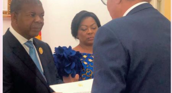 Le Chef du gouvernement remet un message de félicitations de S.M le Roi au Président angolais