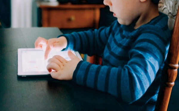 L'addiction numérique, une obsession qui pèse sur les parents à la rentrée scolaire