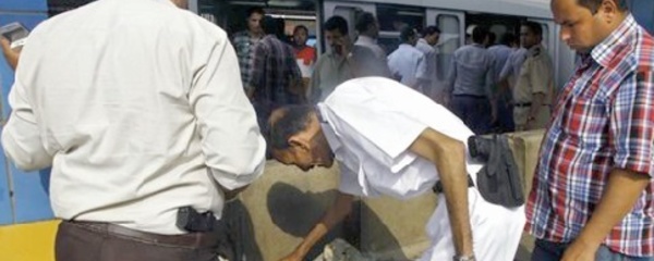 Alors que des bombes explosent dans le métro du Caire, Abdel Fattah al-Sissi se rend à Alger