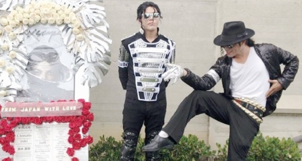 Cinq ans après sa mort, le mausolée de Michael Jackson fleuri