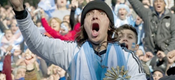 Reportage : Ces fans "orphelins" qui changent d'obédience