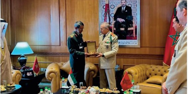 Le chef d'état-major des forces armées émiraties reçu par le ministre délégué chargé de l'Administration de la défense nationale et par le général de corps d’ armée, inspecteur général des FAR