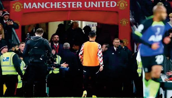 Ronaldo exclu du groupe de MU