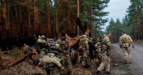 L'Ukraine annonce des reconquêtes à Kherson, Moscou confirme son retrait