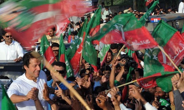 Une ex-star du cricket brouille les cartes politiques au Pakistan