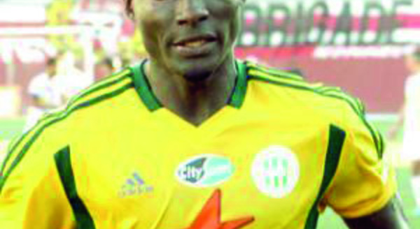 Le meilleur buteur d’Algérie, le Camerounais Albert  Ebossé tué par un projectile lors de JSK-USM à Tizi-Ouzou