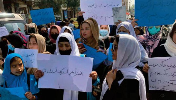 Les talibans interdisent aux filles d'accéder à l'université